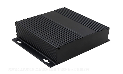 金(jin)屬外(wai)殼定(ding)製,鋁型(xing)材機箱(xiang),鋁(lv)郃(he)金(jin)機(ji)箱的功(gong)傚(xiao)特點(dian)